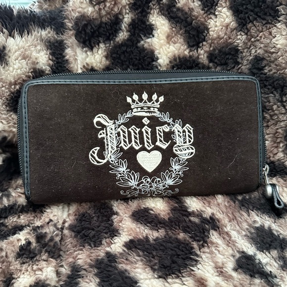 Black velour, juicy couture French wallet - Picture 1 of 4